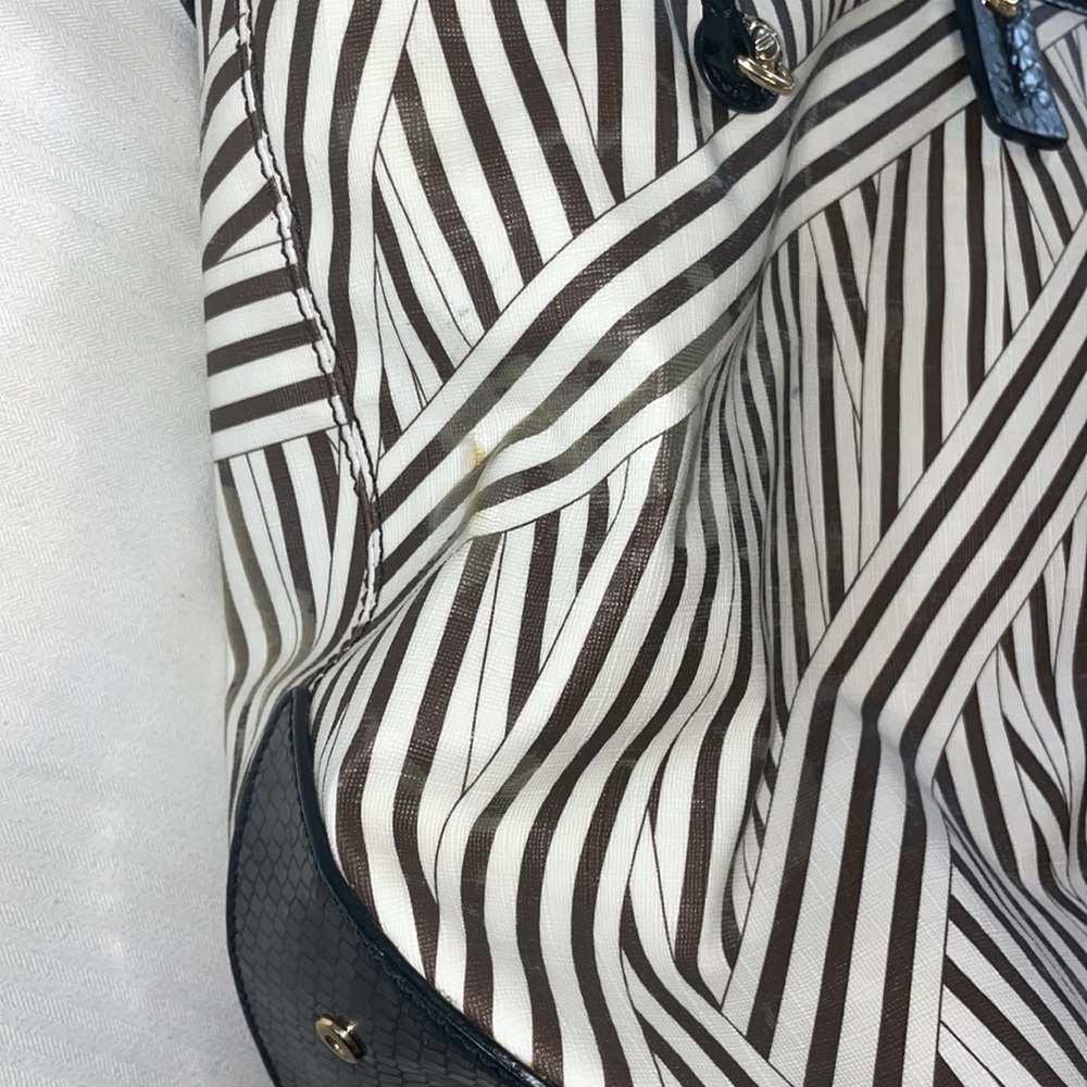 HENRI BENDEL disturbed stripe tote 🙀 - Picture 9 of 16